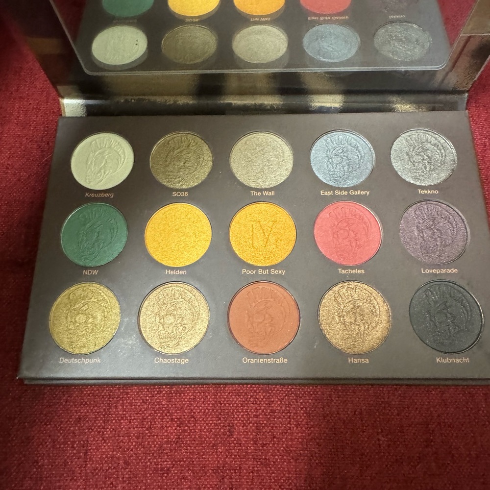 Nomad brand eyeshadow palette